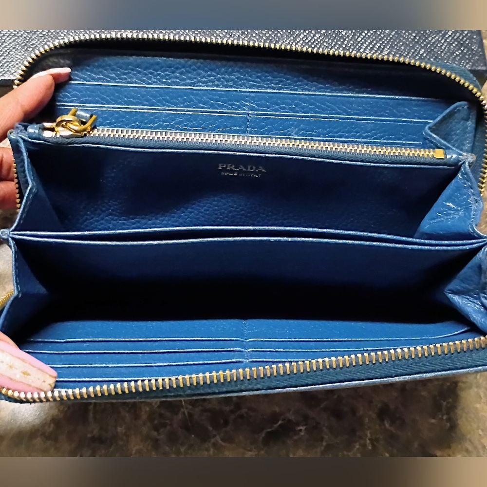 PRADA Saffiano Blue Leather Zip Around Wallet. With Box & AUTHENTICITY Card! - Picture 6 of 11